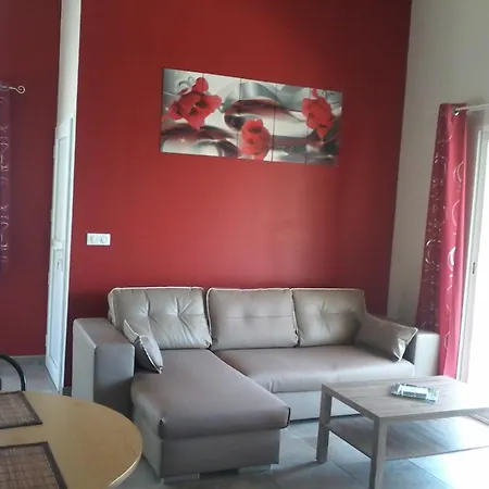 Eden Apartment *